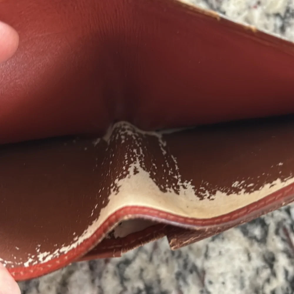 Louis Vuitton Epi Bifold Wallet - Picture 8 of 16